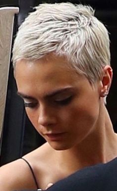 Blond Short Pixie Haircut, Super Short Pixie White Hair, Extra Short Hairstyles, Super Short Womens Haircuts, Very Short Grey Hair, Pixie Haircut Grey Hair, Extra Short Pixie Haircut, Bleach Pixie, Super Short Blonde Hair