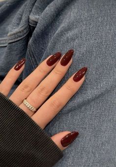 #nails #nailart #red #rednails  #cutenails Aesthetic Dark Red Nails, Downtown Aesthetic Nails, Aura Red Nails, Downtown Girl Nail Ideas, Downtown Nails Aesthetic, Downtown Girl Nails Aesthetic, Dark Red Nails Aesthetic, Nails Aesthetic Autumn, Red Nails Autumn