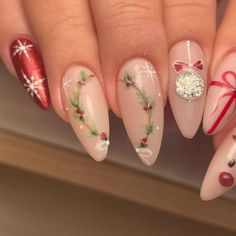 Get into the holiday spirit with our Handmade Christmas Press on Nails featuring reindeer, wreaths, ornaments, and snowflake designs! These custom, reusable pressons are easy to apply and add a festive touch to your nails for a cheerful celebration!📦 What comes with your press on nail kit? 10 nails of your size 24 adhesive tabs 1 nail file 1 cuticle stick Instructions on how to apply and remove them. Finding Your Size:Check out our sizing chart or Visit our sizing tutorial here: Sizing Directio Ui Ux Design Website, Ux Design Website, Festive Holiday Nails, Snowflake Nail Design, Christmas Press On Nails, Nail Art Noel, Snowman Nails, Festive Nail Art, Holiday Nail Designs