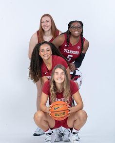 Senior Basketball Photography, Volleyball Team Photos, Media Day Poses, Sports Team Photography, Soccer Poses, Sports Photoshoot, Volleyball Photography, Volleyball Photos