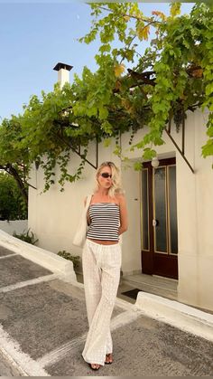 European Outfits, Italian Summer Outfits, European Fashion Summer, Cute Vacation Outfits, Stile Hijab, Striped Tube Top, Summer Holiday Outfits