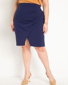 Score a breezy look with this plus size skirt, made for getaways and weekends with style on point Workwear Plus Size, Women's Work Outfits, Skirt Office Wear, Wrap Pencil Skirt, Plus Size Work, Back Skirt, Stylish Blazer, Workwear Fashion, Skirt Belt