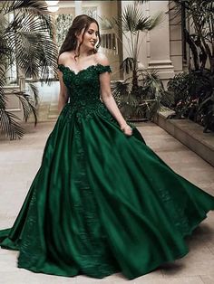 Plesové šaty Luxusní Třpyt Quinceanera Maturitní ples Šaty Pod rameny Bez rukávů Na zem Krajka s Aplikace 2022 7586479 2022 – Kč5 702 Dark Green Ball Gown, Modern Merida, Medieval Core, Dark Green Prom Dress, Dark Green Prom Dresses, Prom Dress Green, Green Ball Gown, Lace Prom Gown, Green Evening Dress