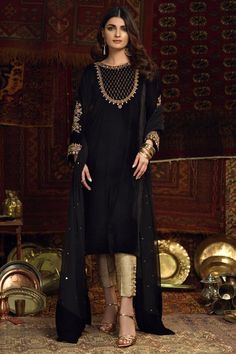 Kurta Casual, New Pakistani Dresses, Black Velvet Shirt, Black Kurti, Dresses Pakistani