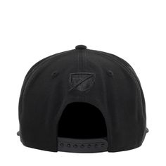 The New Era Los Angeles F.C. Basic 9FIFTY® Snapback features a raised embroidered team logo on the front and an adjustable snapback closure in the rear. Officially licensed. Flat bill. Structured fit. 6-panel construction. Adjustable snapback closure. Embroidered eyelets. Imported. Team Logo, New Era, Black White, Black And White, ? Logo, Black