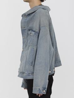 Washed-out denim jacket with distressed details. It features off-the-shoulder collar, front button closure, two buttoned flap pockets on chest, two side welt pockets and buttoned cuffs. Oversized fit.  Size nationality: US  Product number: 4861926  Product code: 786638TQW556379  Composition: 100% cotton Oversized Denim Jacket With Button Cuffs For Spring, Spring Streetwear Denim Jacket With Button Cuffs, Denim Jacket With Button Cuffs, Oversized Washed Classic Denim Jacket, Classic Oversized Washed Denim Jacket, Oversized Washed Denim Jacket In Classic Style, Classic Oversized Denim Jacket With Flap Pockets, Classic Oversized Denim Jacket With Buttons, Chic Oversized Denim Jacket With Button Closure