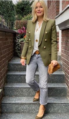 Green Military Jacket Outfit, Military Jacket Outfits, Green Jacket Outfit, Casual Chic Outfits, Stylish Outfits For Women Over 50, Clothes For Women Over 50, Fashion Capsule Wardrobe, Diy Jacket, Corporate Fashion