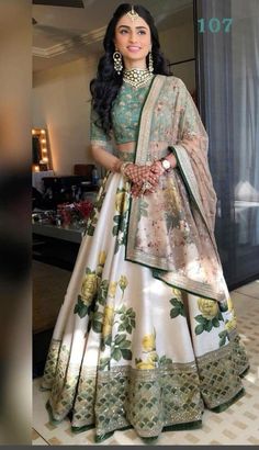 Floral Lengha Indian, Floral Lehangas, Bollywood Actress In Lehenga, Sabyasachi Lengha, Punjabi Lengha, Mehndi Lehenga, Floral Lengha, Lengha Design, Manish Malhotra Lehenga