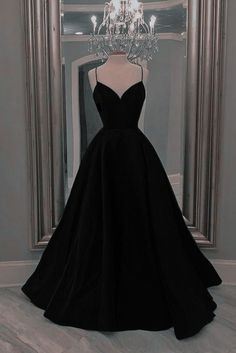 Black Dress Classy Elegant Long, Robes Glamour, Classy Prom, Fancy Clothes, Black Dresses Classy, Classy Prom Dresses, Stunning Prom Dresses, Clothing Haul