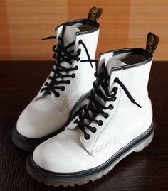 Dr Martens White tread sole real vintage 8eylet boots Made in England = unique designs, highest quality 90's classic model. High quality white leather size: 37 EU; 6.5 US WOMEN; 4 UK condition: very good vintage White Martin Boots With Round Toe For Streetwear, White Ankle Boot Combat Boots For Streetwear, White Ankle Combat Boots For Streetwear, White Round Toe Moto Boots For Streetwear, White Leather Martin Boots For Streetwear, White Moto Boots With Round Toe For Streetwear, White High-top Moto Boots For Winter, White Leather High-top Combat Boots, White High-top Leather Combat Boots