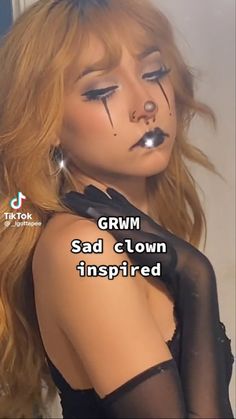 Clown Costume Simple, Womens Clown Makeup, Casual Clown Makeup, Black Clown Costume, Girl Clown Makeup, Goth Clown Makeup, Clown Aesthetic, Scary Clown Costume, Black And White Clown