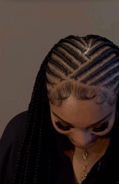 Protective Hairstyles Braids Back To School, Braids With Patterns, Hair Ideas Protective Styles, Knotless Braids Hairstyles With Design, Knotless With Braids At The Top, Versatile Cornrow Hairstyles, Feeding Braids With Knotless, Feed In Braids Hairstyles With Knotless, Knotless Braids With Feed Ins