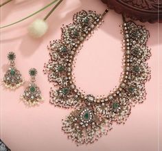 Antique Necklace Gold, Victorian Style Jewelry, Bridal Jewellery Earrings, Bridal Necklace Designs, Indian Bridal Jewelry Sets, Gold Necklace Indian, Gold Necklace Indian Bridal Jewelry