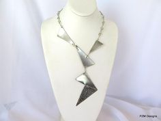 Artisan Silver Neck Piece Silver Fusion Style Necklace For Party, Modern Silver Necklace With Unique Design, Artistic Silver Necklace With Unique Design, Silver Fusion Style Metal Necklace, Fusion Style Silver Metal Necklace, Silver Fusion Metal Necklace, The High Priestess, Hammered Silver Jewelry, Silver Jewelry Diy