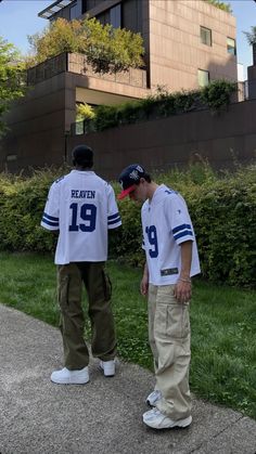 Nfl Football Jersey Outfit Mens, Nfl Outfits Men, Nfl Jersey Outfit Men, Nfl Jersey Outfit Fashion Men, Principal Outfits, Nfl Jersey Outfit, Nfl Fashion, Jersey Streetwear