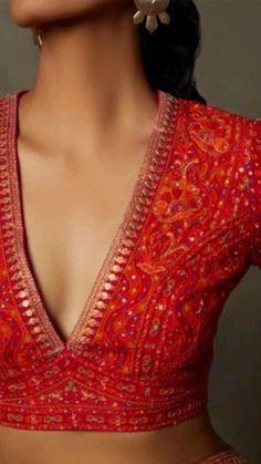 Vintage Saree Blouse Designs, Choli Style Blouse For Saree, Sari Blouses For Women, Maya Sarabhai Blouse, Blouse Designs Latest For Fancy Saree, Indian Blouses For Women Saris, Pink Blouses Designs, High Back Blouse Designs, Design For Blouses For Women