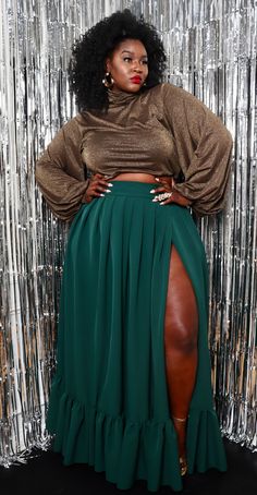 Plus Size Street Style, Super Fly, Look Plus Size, Plus Size Formal, Pleated Maxi Skirt, Pleated Maxi, Plus Size Fashion For Women, Curvy Girl Fashion, Full Figured