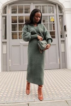 10 Zero-Effort Spring Outfits That Always Look Chic Lazy Spring Outfits, Knit Skirt Outfit, Simple Spring Outfits, Effortless Outfit, Skirt Trends, Modest Clothing, Spring Outfits Women, Grace Kelly, Knit Outfit