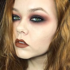 Smoky Grunge Eye, Grunge Smokey Eye Tutorial, Grunge Brown Makeup, Makeup Goth Grunge, 90s Grunge Eyeshadow, Grunge Makeup For Work, Punk Rock Makeup Grunge, Modern Grunge Makeup, Hooded Eye Grunge Makeup