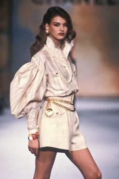 Linda Fashion 80s Women, Chanel Fashion Show, Chanel Runway, 90s Runway Fashion, Mode Chanel, Dress Chanel, Fashion Couture