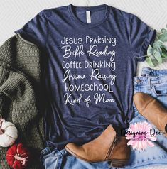 Christian Homeschool Mom Shirt - Jesus Praising, bible reading, all the reasons homeschool moms do what they do. Tired of purchasing a cute shirt only to find out that it's either stiff as a board, too thin or shrinks when washed? Designing Dee offers high quality apparel that's soft and comfy and is designed to share not only your faith in Jesus to the world around you, but also the fun-loving parts of your life that make you who you are! Homeschool Momma Shirt, Funny Homeschool Shirts, Homeschool T Shirt Ideas, Homeschool Tshirts Designs, Christian Mama Shirts, Crunchy Mom Shirt, Christian Mom Shirts, Homeschool Mom Shirts, Homeschool Shirts For Kids