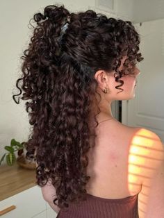 Hairstyles With Braids Curly Hair, Curly Womens Hairstyles, Hair Styles For Long Curly Hair Girl, Wavy Curly Hair Aesthetic, Dark Brunette Hair With Bangs, 3b Curtain Bangs, Poofy Hair Styles, How To Get Curly Bangs, Curly Hair Senior Pictures