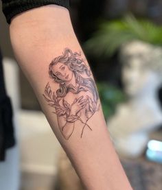 Antheia Goddess Tattoo, Venusian Tattoo, Venus Inspired Tattoo, Classic Art Tattoo Paintings, Aphrodite Tattoo Simple, Venus Tattoo Goddess, Venus Tattoos, Afrodita Tattoo, Classic Art Tattoo