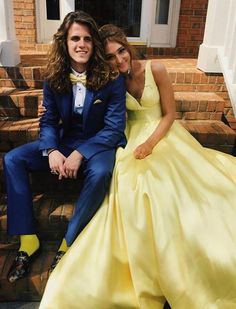 Formal Dresses Yellow, Yellow Satin Prom Dress, Prom Dresses V Neck, Prom Pictures Couples, Prom Picture Poses, Prom Photoshoot, Prom Couples, Dresses Yellow, Prom Poses