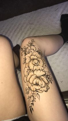 a woman's thigh with flowers on it