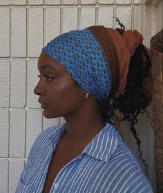 Black Hairstyles With Scarf, Curly Hair In Bandana, Natural Hair With Headband, Silk Headscarf Styles, Hair Scarves, Braided Scarf, Head Wrap Styles