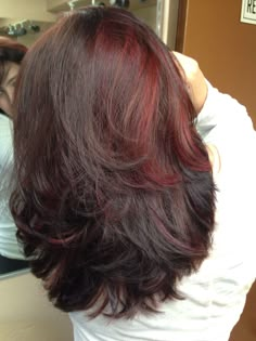 Read Highlights Hair, Layered Hair Red Highlights, Medium Length Hair With Red Highlights, Red Highlights With Layers, Burgundy Highlights Short Hair, Layers With Red Highlights, Layered Hair With Red Tips, Red Highlights In Brown Hair Aesthetic, Red Color Hair Highlights