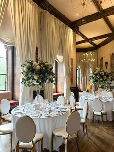 White floral wedding breakfast set up in the drawing room at the castle. Small Castles, Wedding Floral Centerpieces, Wedding Tables, Wedding Floral, Floral Centerpieces, Wedding Coordinator