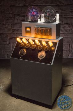 an old fashioned machine with lights on it