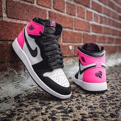 PRODUCT DETAILS  Includes Shipping bags, dustbag sleeper, care manual, booklet, tag. Air Jordan 1 Low Pink, Jordan 1 Low Pink, All White Jordan 1, Custom Air Jordan 1, Nike Tenis, Jordan 11 Outfit Women, Jordan 1 Sneakers, Air Nike, Preppy Shoes