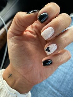 Short Coffin Disney Nails, Black Nails With Mickey Mouse, Disney Nail Designs Acrylic Simple, French Tip With Mickey Mouse, Disney Simple Nail Designs, Disney Nails Not Acrylic, Disney Themed Gel Nails, Short Mickey Mouse Nails, Mickey Inspired Nails