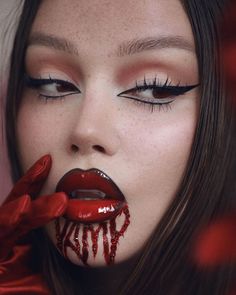 #halloweenmakeup Red Eye Halloween Makeup, Halloween Horror Nights Makeup, Classic Halloween Makeup, Halloween Red Makeup, Glamour Halloween Costume, Vampire Makeup Aesthetic, Halloween Makeup Glam, Vampire Costume Aesthetic