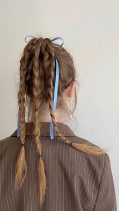 Tied Hairstyles, Ribbon Hairstyle Aesthetic, Artsy Hairstyle, Looped Braids, Gen Z Hairstyles, Hairstyle With Ribbon, Quirky Hairstyles, Artsy Hairstyles, Cute Up Hairstyles