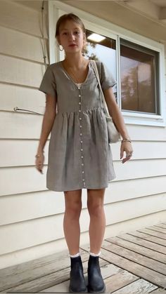 Fall Church Dress, Granola Wardrobe, Gabipoopface Outfits, Comfy Dress Outfits, Linen Dress Outfit, Gilmore Girls Fashion, Maternity Clothes Summer, Church Fits, Comfy Dresses