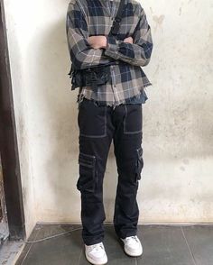 Indie Fashion Men, Unique Streetwear, Distressed Pants, Streetwear Inspiration, Outfit Streetwear, Streetwear Fits