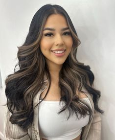 Hair Color On Mexican Women, Hair Colors For Brown Skin Mexican, Hair Ideas Black Hair, Black Hair Balayage Latina, Latina Hair Color, Latina Hair Color Ideas, Blonde Dimensional Hair, Black To Blonde Hair, Hair Color For Brown Skin