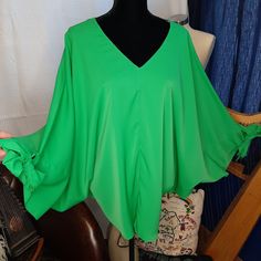 Failte! (Welcome!) Gorgeous Kelly-Green! V-Neck Front & Back, This Flattering Feminine Batwing Blouse From Jodifl Is A Wonderful Boutique Find! Lightweight With Elegant Simplicity. Brand New With Tags. 100% Polyester. Measurements Taken With Garment Lying Flat, Unstretched: Pit To Pit: 28" Waist: 28" Hips: 24" Length: 28" From Top Of Shoulder To Bottom Hem **Note: Items May Not Be Returned Due To Fit...Please Check Measurements Carefully And Compare To A Similar Item That Fits You Well Before Pu Flowy Solid Color V-neck Blouse, Solid Color Flowy V-neck Blouse, Flowy Solid V-neck Blouse, Flowy V-neck Blouse, Green V-neck Top For Brunch, Green Flowy V-neck Top, Give Me A Chance, Batwing Blouse, Tie Blouse