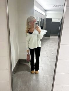 Casual Comfy School Outfits, Cozy Flare Leggings Outfit, Fall Fit Leggings, Fall Fits Leggings, Comfy Outfits With Birkenstock Clogs, Birkenstock Clogs Outfit Lazy, Basic Outfits Fall, Flair Leggings Outfit, Country Club Attire