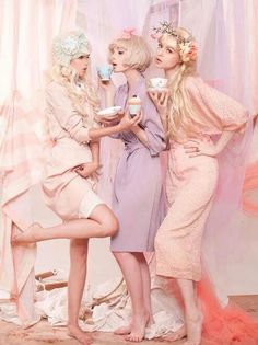 group pose Ombré Hair, Pastel Fashion, Foto Art, 인물 사진, Pretty Pastel, Party Girls