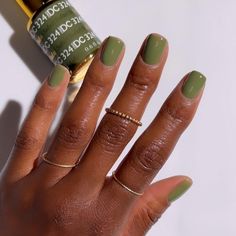 Swatch some fall nail colors with me! Melanin Edition 🍫 @dndgel 106/165/042/052/040 Sandy Brown 040 Cherry Rose 106 Walnut Brown 052 Bare … | Instagram Short Green Nails, Beauty Enhancement, Natural Nails Manicure, Nails Today, Work Nails, Classy Acrylic Nails, Gel Nail Colors