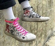 Custom Hand Painted Shoes Design Lil Peep - Etsy Grunge Shoes, Sneakers Drawing, Lil Peep Hellboy, Nike Windrunner, Style Converse, Custom Converse, Shoes Drawing, Hand Painted Shoes, Grunge Look