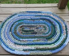 a multicolored rug on a wooden bench