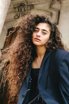 Deba Hekmat, Hair Reference, Long Curly Hair, Dream Hair, Portrait Inspiration, Curly Girl, Long Curly, Mode Inspiration, Pretty Hairstyles