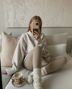 Cosy Home Outfit, Cozy Outfits For Home, Cosy Outfits Winter, Winter Indoor Outfits, Cozy Home Outfit, Cosy Outfits, Cosy Winter Outfits, At Home Outfits, Lounge Outfits