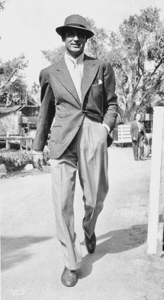 Cary Grant Men In Suits, A Man In A Suit, Man In A Suit, Men Wear, Vintage Mens Fashion, Cary Grant, Actrices Hollywood, Fashion Night, Moda Vintage