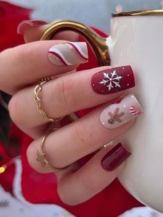 Cool Christmas Nails Acrylic, Fun Christmas Nails Acrylic, Christmas Nails Fun, Christmas Nails Nail Art, Nails Christmas 2022, Cute Nails For Christmas, Simple Christmas Acrylic Nails, Capricorn Nails